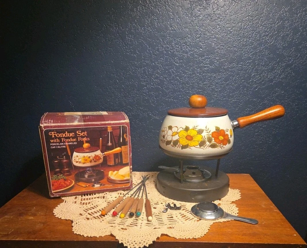 Vintage MCM 1970s Porcelain Enamel Fondue Set Groovy Flower Pattern With Box
Opens in a new window o