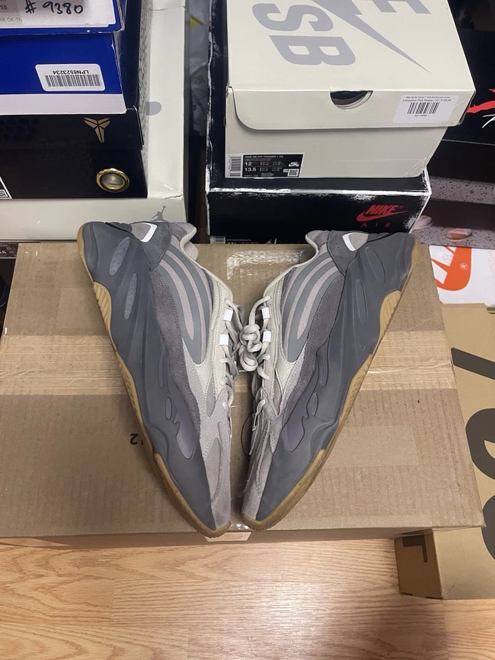 ADIDAS YEEZY BOOST 700 V2 TEPHRA - PREOWNED Size 15M (FU7914) - Image 4 of 4