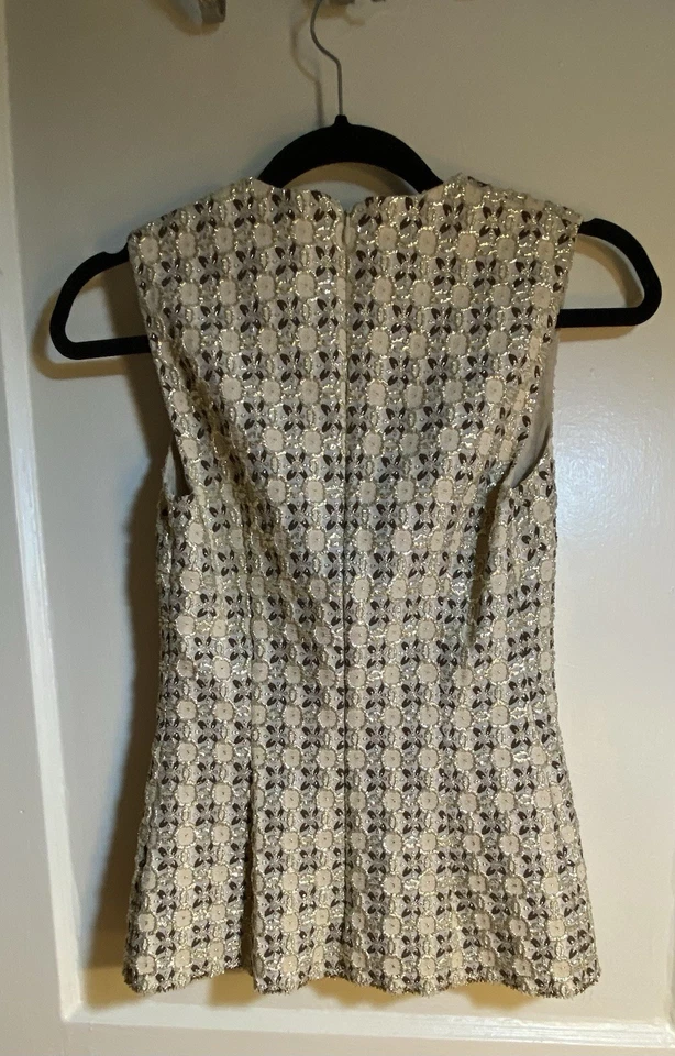 Top vintage bordado Prada en motivo floral brocado nude y dorado. Talla 42. Foto 3 de 4