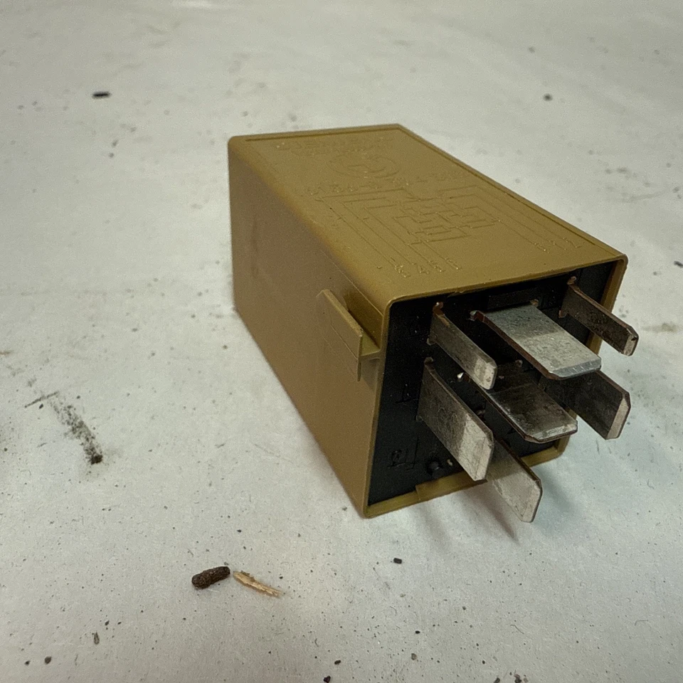 BMW E39 5 SERIES BROWN 7 PIN WINDSCREEN WIPER RELAY 8384505. - Image 2 of 4