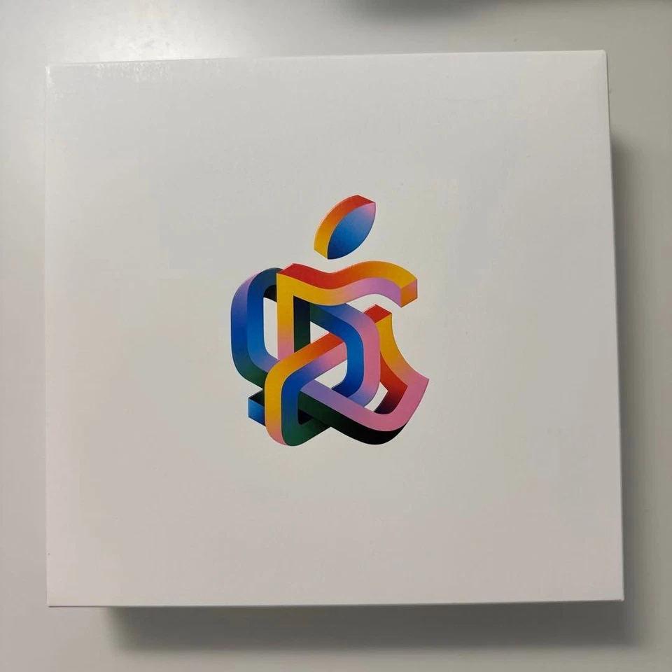 Apple Store Osaka Umeda Opening Limited Novelty Set Tote Bag Pins Sticker 2025 - Image 4 of 4