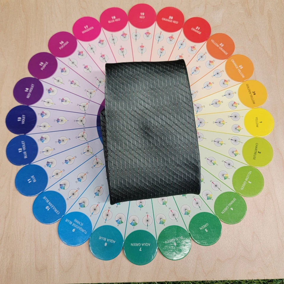 Corbata de seda DKNY rayas grises plateadas para hombre Foto 4 de 4