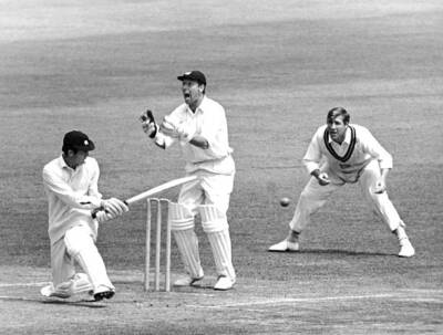 Middlesex wicket keeper John Murray appeals for LBW against Ke- 1968 Old Photo