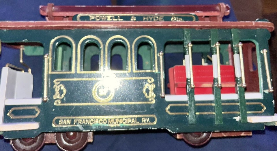 San Francisco Cable Car “Powell & Hyde Streets” w/ Small Working Music