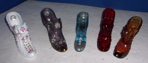 Pre Owned  Lot of 5 Fenton Glass Shoes Slipper  3 Signed