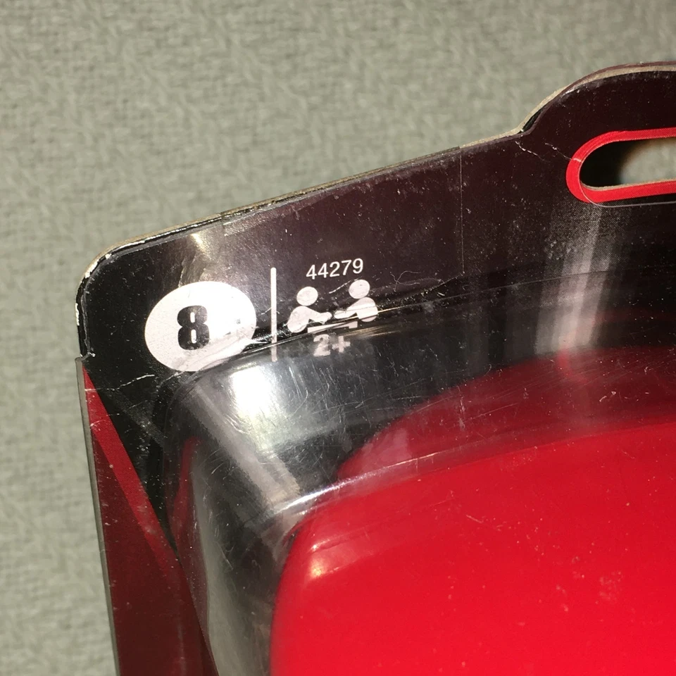 Yahtzee to Go Travel Dice Game Hasbro Gaming  Shake & Score 8+ New In Package - Image 4 of 4