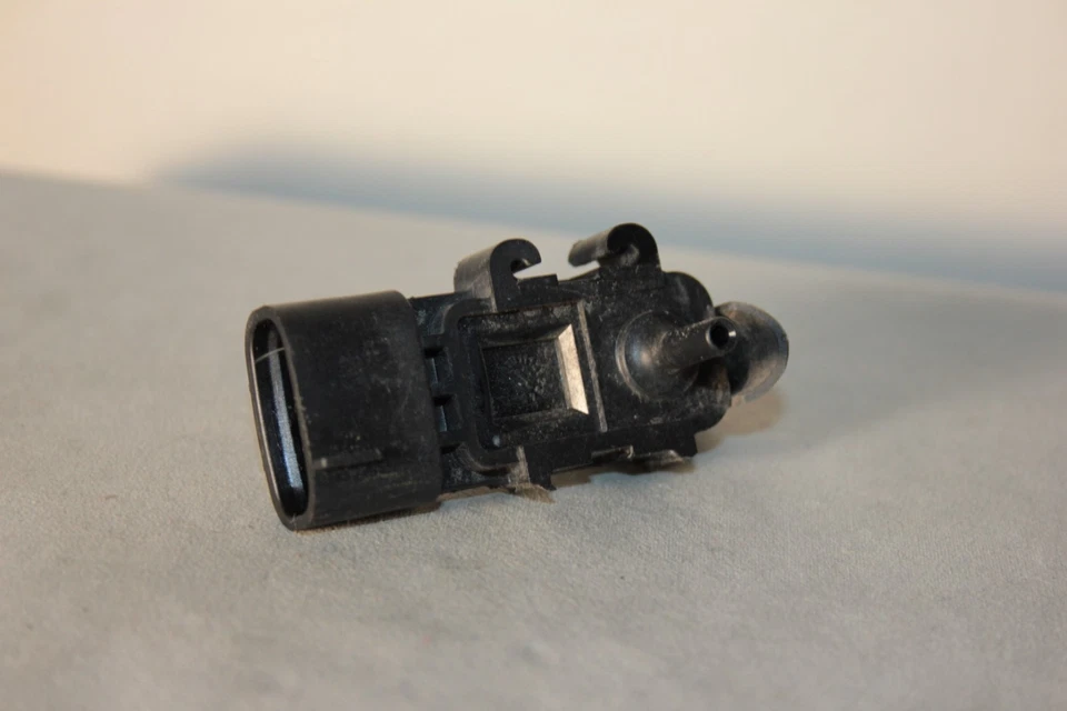 Toyota Tacoma T100 2000 sensor de presión de vapor 89460-04010 Delco "soporte chip" Foto 4 de 4