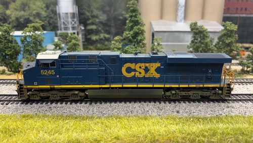 HO Athearn Genesis CSX ES44DC #5245 Tsunami2 DCC/Sound Keep Alive Weathered | Condition: Used