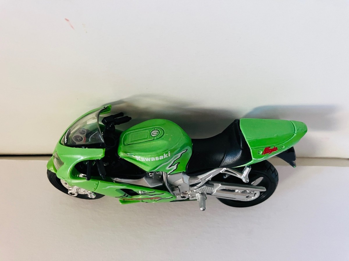 Kawasaki Ninja ZX-12R Motorcycle 1:18 Scale Diecast/Plastic Maisto