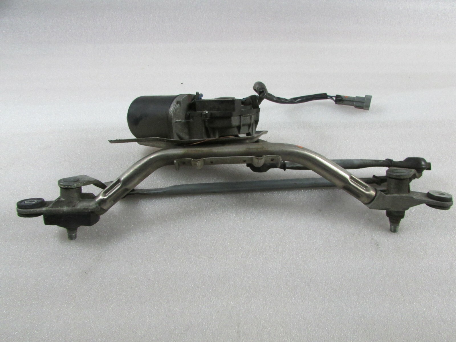 Maserati Quattroporte, Windshield Wiper Transmission w/ Motor, Used P/N 68468000
