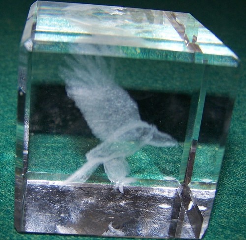 CRYSTAL IMPRESSIONS 3/D EAGLE IN FLIGHT 2" SQUARE W/ BOX Anheuser Busch - Picture 2 of 6