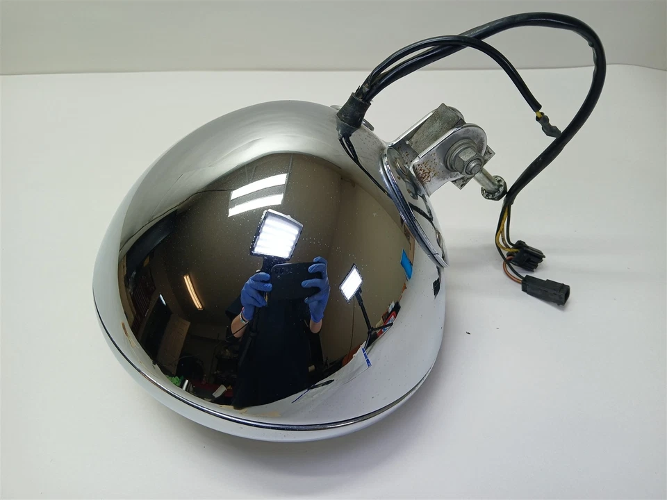 Harley-Davidson 2013 Softail Heritage Headlight Lamp Assembly Chrome 69748-05B - Image 4 of 4