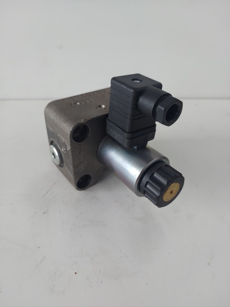 R902070510 BOSCH REXROTH CONTROL PART A6VM215EP2/71N-H-S