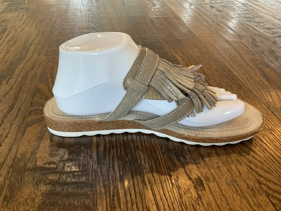 Босоножки Hush Puppies 6345 бежевые Bryson нефритовые замшевые бахрома стринги плоские размер 9,5 - Изображение 3 из 4