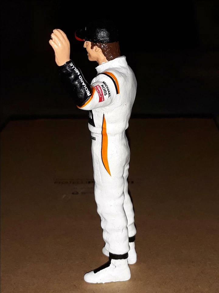 FERNANDO ALONSO MCLAREN MCL32 2017 pilot Mini DRIVER FIGURE 1:18 RESINA - Immagine 2 di 4
