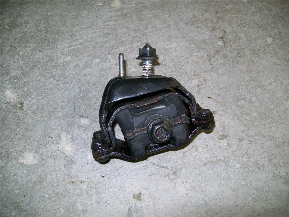 96 97 Ford Windstar 3.8L 6-232 #4 LH - Drivers Side Motor Mount - Image 2 of 2