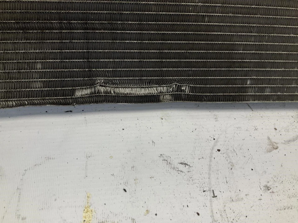 Condensador de ar condicionado 15-23 Mercedes-Benz C300 2.0L CA A/C T - Imagem 4 de 4