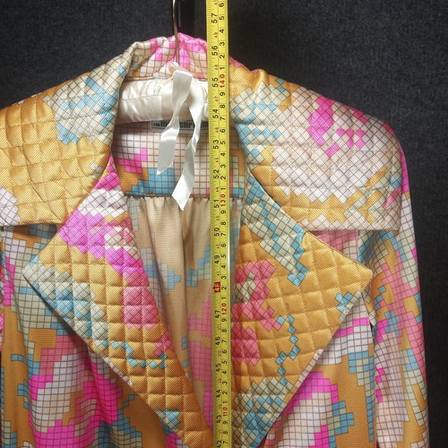 1960's Vintage Gold Cube Print Satin Quilted Robe by Donald Brooks - Picture 9 of 9