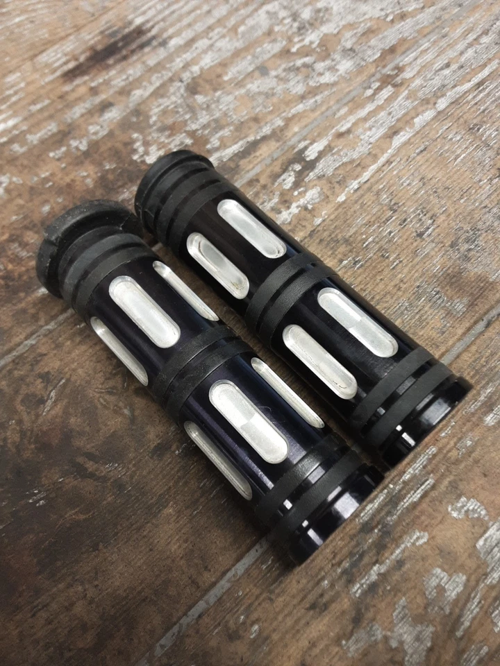 Juego de pares de empuñaduras de manillar negras Harley Davidson Touring corte negro de 1" Foto 2 de 4