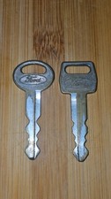 Vintage Ford Keys Lot Of 2 Family Of Fine Cars H Code Cut Ignitiondoor Keys
