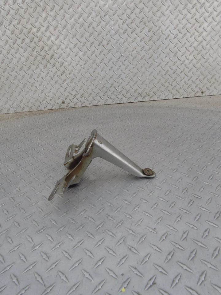 75 YAMAHA XS650B XS 650 1975 SOPORTE DE MONTAJE DE LUZ TRASERA Foto 3 de 4