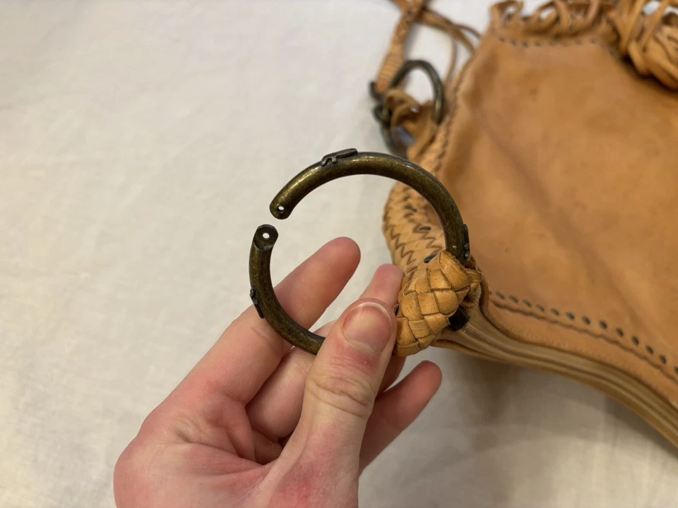 Bandolera Frye de cuero con flecos marrón hippy Foto 3 de 4