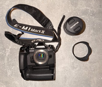 Olympus OM-D E-M1 Mark II, Schwarz, Gehäuse mit Objektiv 12-45 Mm &Batteriegriff