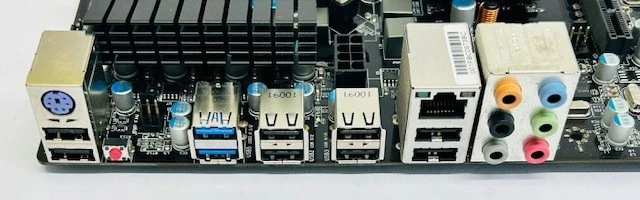 EVGA X58 SLI3 131-GT-E767-ET Socket 1366 (LGA1366) With Intel i7-950 CPU & I/O - Image 3 of 4