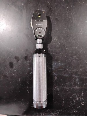 Heine Direct Ophthalmoscope Autofoc II working