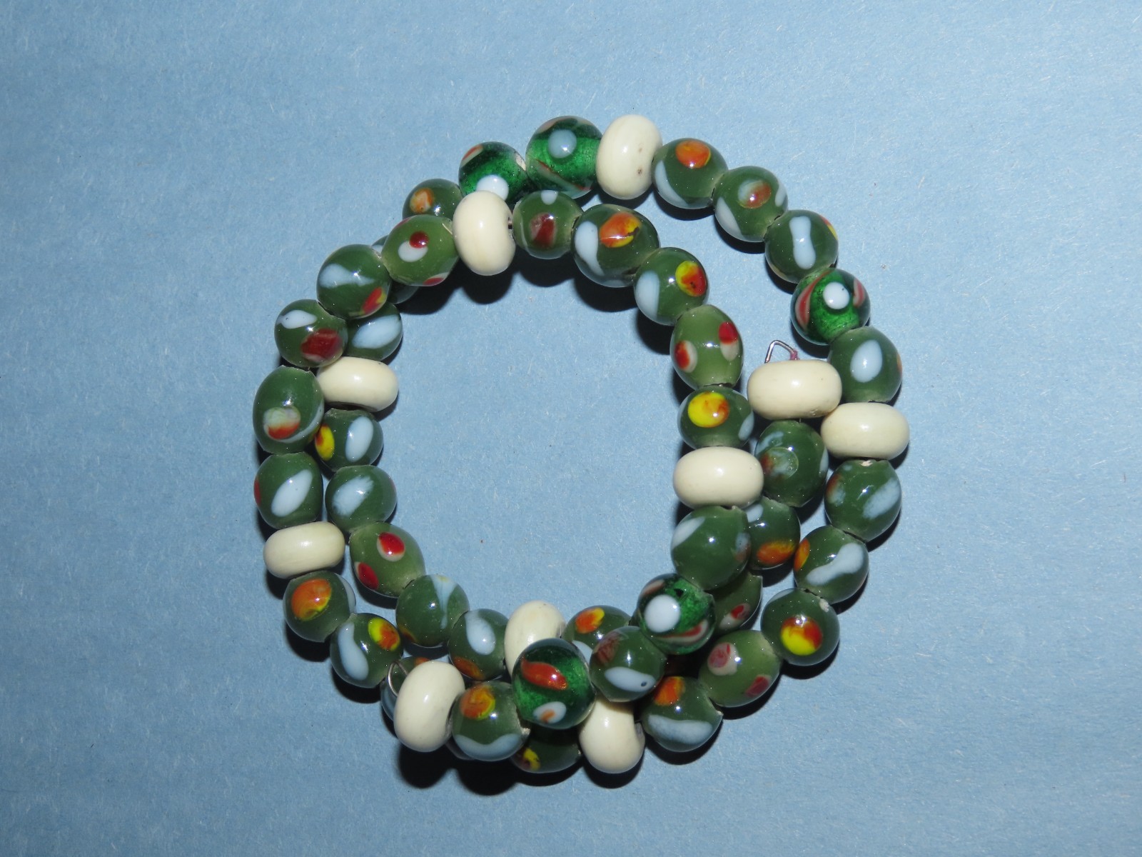 1940s JAVA HANDMADE BRACELET GLASS BEADS WHITE SP… - image 1