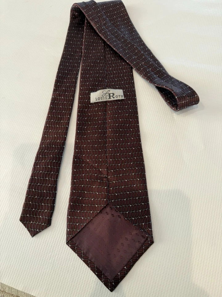 Corbata hecha a mano Louis Roth 100 % seda granate patrón geométrico Foto 3 de 4