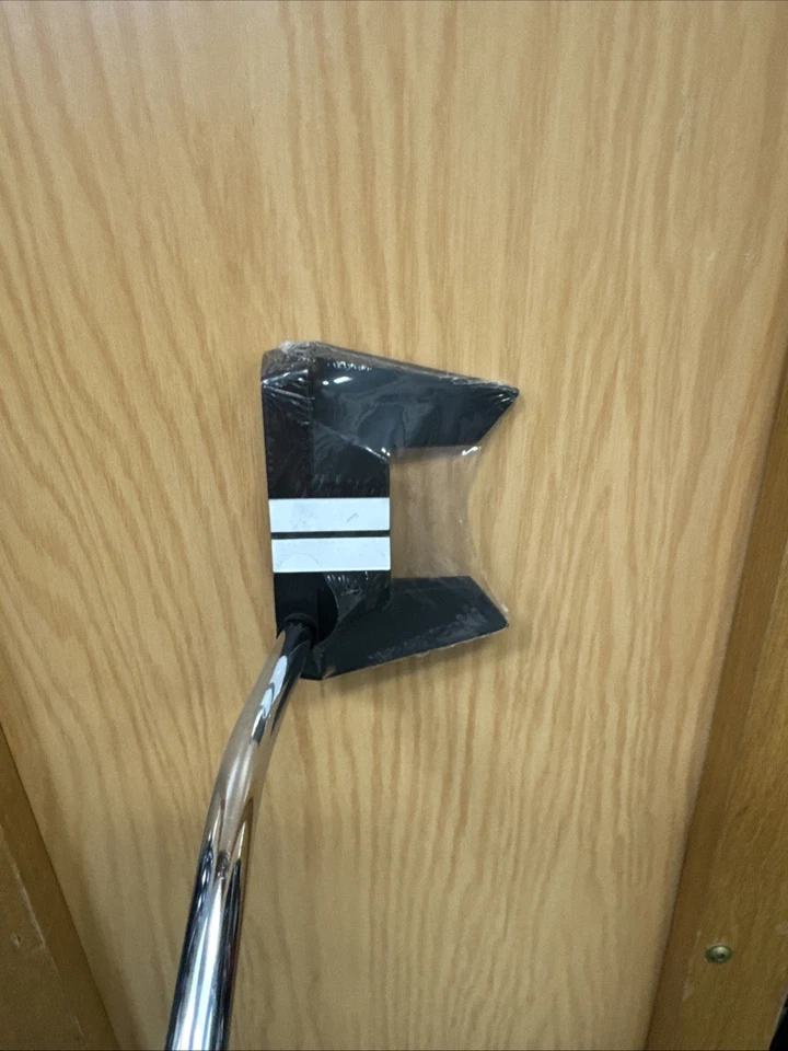 Cleveland Frontline Elite Elevado Single Bend  35" Putter Steel Shaft With Cover - Image 2 of 4