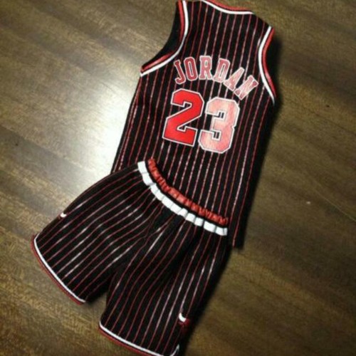 COMPLETO CANOTTA+PANTA COLLEZIONE DA ADULTO-BASKET-BULLS-JORDAN-NERO E  ROSSO | eBay