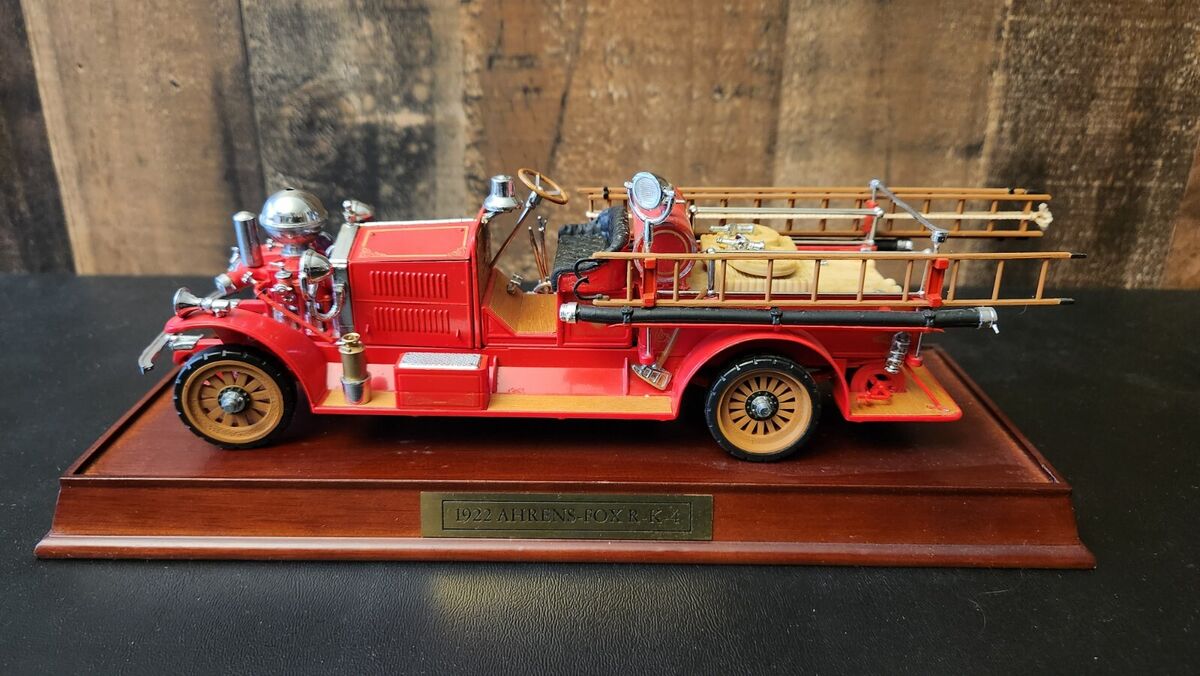 Franklin Mint-1922 Ahrens Fox R-K-4 Pumper Fire Truck 1:32 Franklin Mint-1922 Ahrens Fox R-K-4 Pumper Fire Truck 1:32