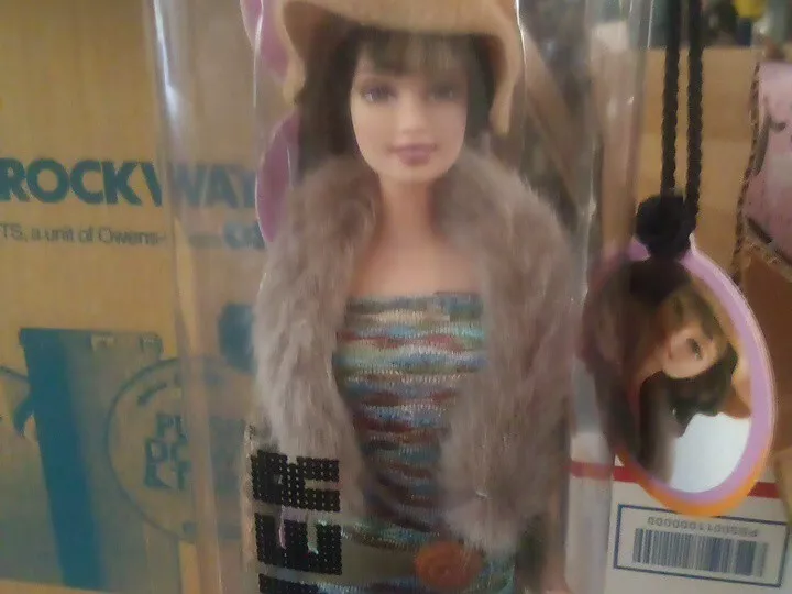 BARBIE FASHION FEVER TERESA DOLL VINTAGE 2004 IN A UNOPENED TUBE