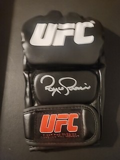 ROYCE GRACIE SIGNED AUTOGRAPHED UFC GLOVE COA BAS BECKETT WITNESSED #WX04992