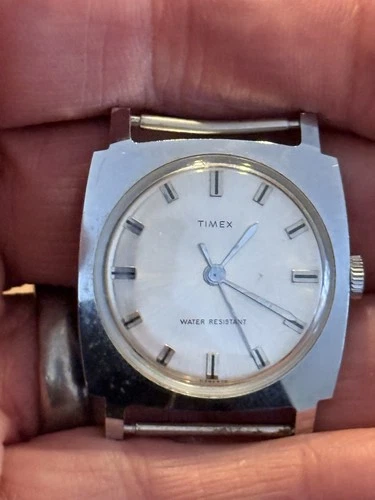 Vintage 1960s 70s TIMEX Water Resistant Mechanical Wind-up Watch RUNS