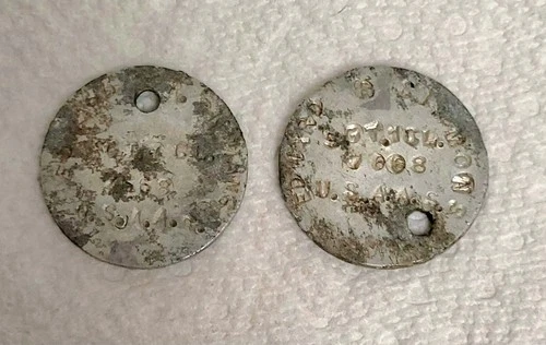 Set of 2 WW1 Era US MILITARY DOG TAGS. Round. Aluminum. Named E. R. Simmons.