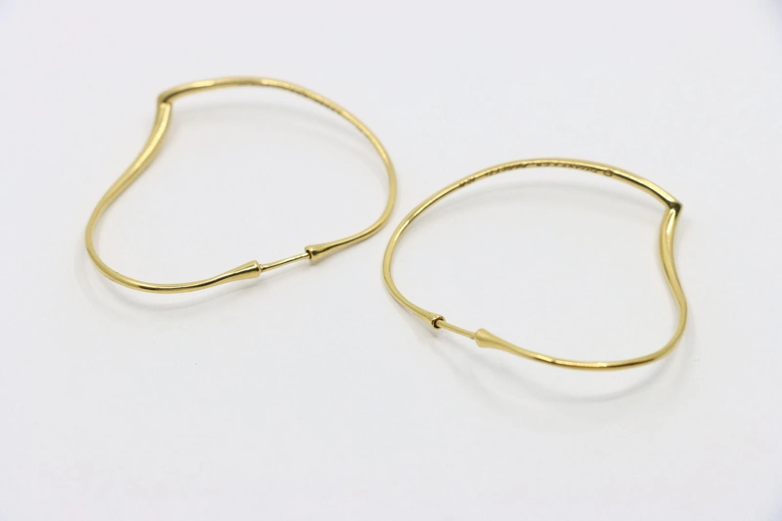 Orecchini a cerchio Tiffany & Co. Elsa Peretti in oro 18 carati a forma di cuore