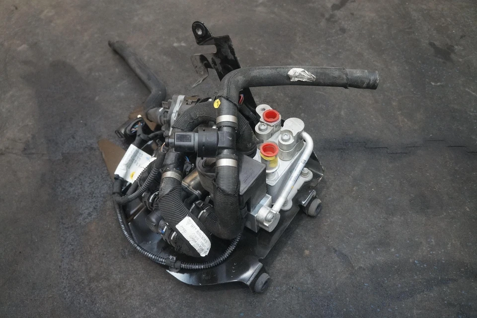 Intercambiador de calor enfriador de batería híbrido PAB816115 Porsche Panamera 971 2018 *Nota* Foto 2 de 4