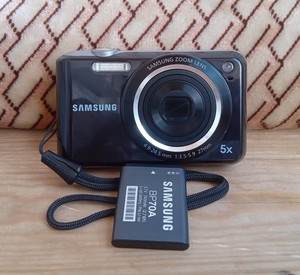 Samsung ES65 10.2MP Compact Digital Camera 5x Optical Zoom w/ Battery