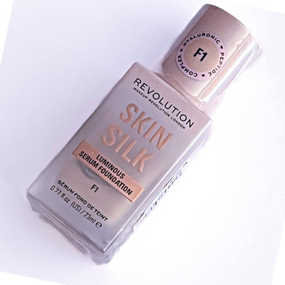 Makeup Revolution Skin Silk Serum Foundation F1 Luminous Hyaluronic Acid Peptide
