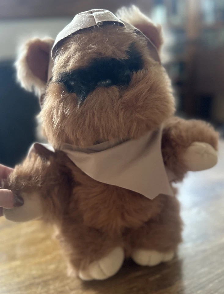 WICKET THE EWOK - 1983 - STARS WARS 15 1/2" PELUCHE ANIMAL - por KENNER Foto 2 de 4