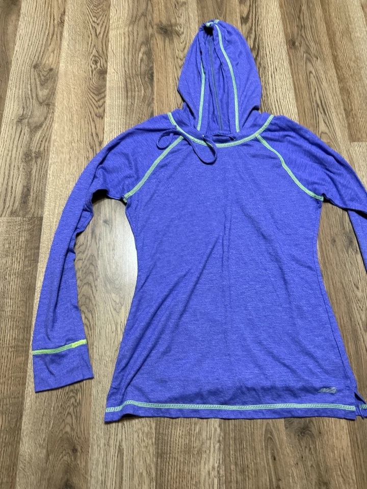Sudadera con Capucha AVIA, Para Mujer Talla Pequeña, Verde Púrpura, Camisa Manga Larga, Pullover Foto 2 de 4