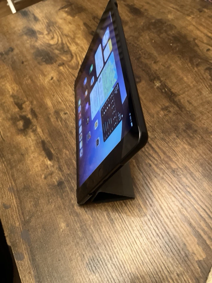 Apple iPad 7. Generation Wi-Fi 32 GB  Top   - Bild 4 von 4