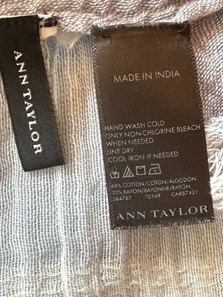 Envoltura de bufanda de algodón a rayas cambray azul Ombré Ann Taylor Foto 3 de 4