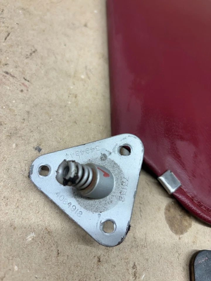 1981 83 84 1987 93 DODGE D100 D150 D350 QUEBRA SOL VERMELHO BRILHANTE ÁSPERO - Imagem 3 de 4