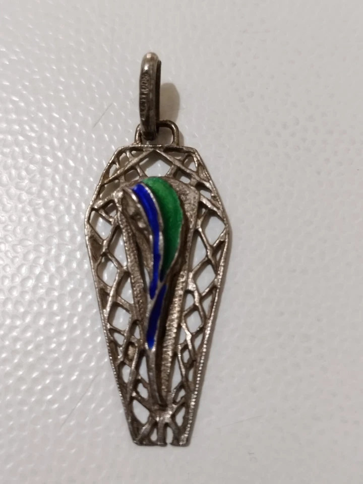 CIONDOLO CHARM MADONNA MARIA ARGENTO MARCHIATO E SMALTO ITALY VINTAGE ANNI 60-70 - Immagine 3 di 4