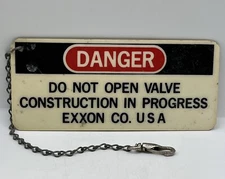 Exxon Co USA Danger Sign Placker Do Not Open Valve 9x4 Red Whit Black W/Chain