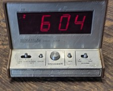 Vintage Spartus Solid State Digital Alarm Clock Woodgrain Red LED Model 21-3004